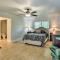 Spacious Seabrook Home with Patio 1 Mi to Beach! - سيبروك