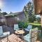 Spacious Seabrook Home with Patio 1 Mi to Beach! - سيبروك