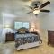 Spacious Seabrook Home with Patio 1 Mi to Beach! - سيبروك