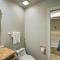 Spacious Seabrook Home with Patio 1 Mi to Beach! - سيبروك