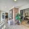 Spacious Seabrook Home with Patio 1 Mi to Beach! - سيبروك