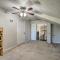 Spacious Seabrook Home with Patio 1 Mi to Beach! - سيبروك