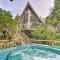 Creekside Chalet with Hidden Spa and Private Beach! - Manchester