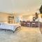 Sleek Largo Studio with Pond Less Than 7 Mi to Beach!