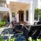 Kite Beach Oceanfront Two Bedroom Patio and Garden