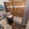 The Charmer, Fiber Internet, ROKU TVs, Washer & Dryer, Near DT Chickasha and Leg Lamp!