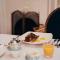 Les Chambres Guest House