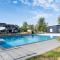 Stunning Home In Scherpenisse