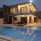Follow Sea Villa