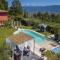 La Casa Fra gli Ulivi luxury apartments with pool near Cinque Terre and Tuscany