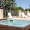 Gorgeous Home In Saint-mard-de-guron With Outdoor Swimming Pool - Saint-Méard-de-Gurçon