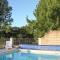 Gorgeous Home In Saint-mard-de-guron With Outdoor Swimming Pool - Saint-Méard-de-Gurçon