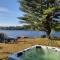 Private Beach, Jacuzzi & Ski - Chertsey