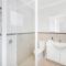 Redgum Treehouse - Outstanding luxury in the heart of wine country and minutes from the beaches - Quindalup