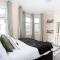 Huge 4 Bedroom House with Garden, Close to Beach