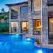 Villa Pine Private Located in a quiet and picturesque location