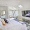 Luxe Laguna Home with Ocean View Walk to Beach - لاغونا بيتش