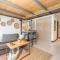 Tropical Loft with working station in JVC - 迪拜