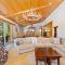 CUSTOM SINGLE STORY CABIN WITH JACUZZI POOL TABLE & BIG GAME ROOM WITH ARCADE games - Біг-Бер-Лейк