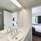 Studio 427/247 gouger st ex hotel room in city - Adelaide