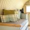 Glamping at South Lytchett Manor - 浦耳