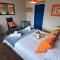 The Kingfisher, by Spires Accommodation a great location for visiting the NEC and Drayton Manor - 金斯伯里