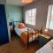 The Kingfisher, by Spires Accommodation a great location for visiting the NEC and Drayton Manor - 金斯伯里