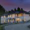 Big 4 Bd, 4 Ba home, Steps to Ocean with EV Charger - Cowichan Bay