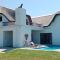 Whole House! Sleeps 6 with Solar Power and Pool - St Francis Bay