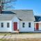 Charming Farmhouse Walk to Village and Trails! - East Burke