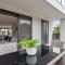 Modern Spacious Coastal 4 Bedroom Town House