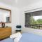 Absolute Beachfront Apartment 4T