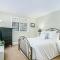 Lazy Daze Manor - Saugatuck
