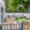 2 bedroom cosy cottage with hot tub in hambrook close to Bristol City Centre