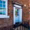 Lovely 2-bed house in Chester by 53 Degrees Property, Ideal for Couples & Small Groups, Amazing Location - Sleeps 4 - Hough Green
