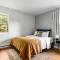 Woodpecker House - Mountain retreat with hot tub - 10 min to skiing in Hunter & Windham