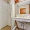Grey Kangaroo - 2BR l Lake Front l Pet Friendly l Air-Con l BBQ l WiFi