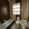 May Flower: Modern Flat close to Airport/Bus Stops