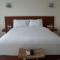 L Bajo Hotel
