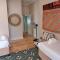 THE BIG - Luxury Backpackers