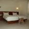 L Bajo Hotel