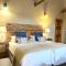 Safari Club Guest Lodge OR Tambo International Airport - Kempton Park