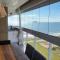 Apto de alto padrão/luxo em home club pé na areia com vista mar.