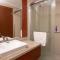 Riverfront I 2, piso 4, suite vista al rio, Puerto Santa Ana, Guayaquil