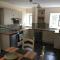 Cosy Arts & Crafts Cottage with stunning views