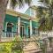 Historic Galveston Apartment - 1 Mi to The Strand! - Галвестон