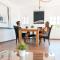 Villa with 4 bedrooms and pool in Surf Resort - Рапозейра