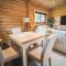 Aspen Lodge, Amazing New Log Cabin with Hot Tub - Sleeps 6 - Felmoor Park