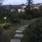 Chez Isa, espace prive,1 chambre, salle de bain, coin cuisine, terrasse, jardin, entrée autonome, parking