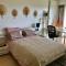 Chez Isa, espace prive,1 chambre, salle de bain, coin cuisine, terrasse, jardin, entrée autonome, parking